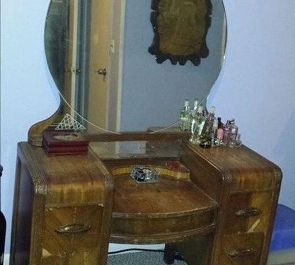 Transform Your Vintage Vanity Table: A Guide for the Vintage Enthusiast