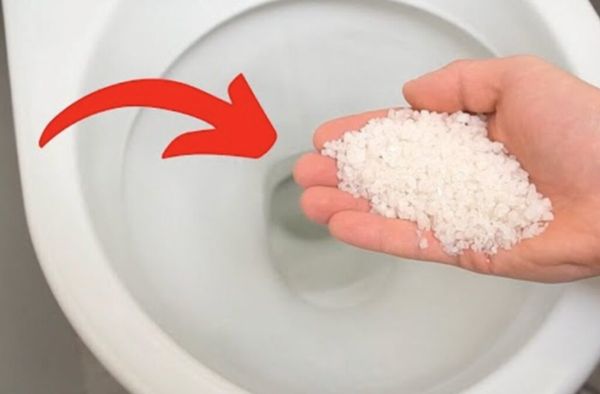 Discover the Magic of Salt: A Simple Solution for a Clean and Fresh Bathroom