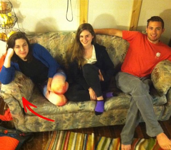 Students Find $41,000 in Couch and Return It to Its Owner