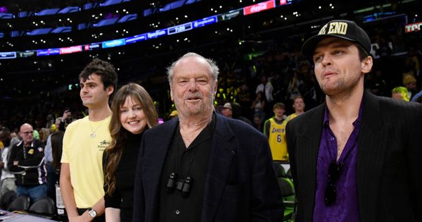 Jack Nicholson Makes Triumphant Return to Lakers Game