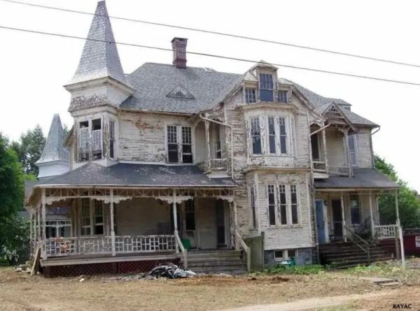 Restoring an Abandoned House to its Former Glory