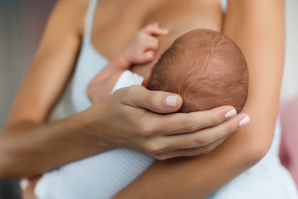 Dad Uses Breastfeeding Tool to Bond with Baby Zoe