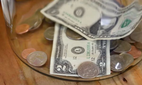 Server Explains Why Tipping Matters and Sparks Debate