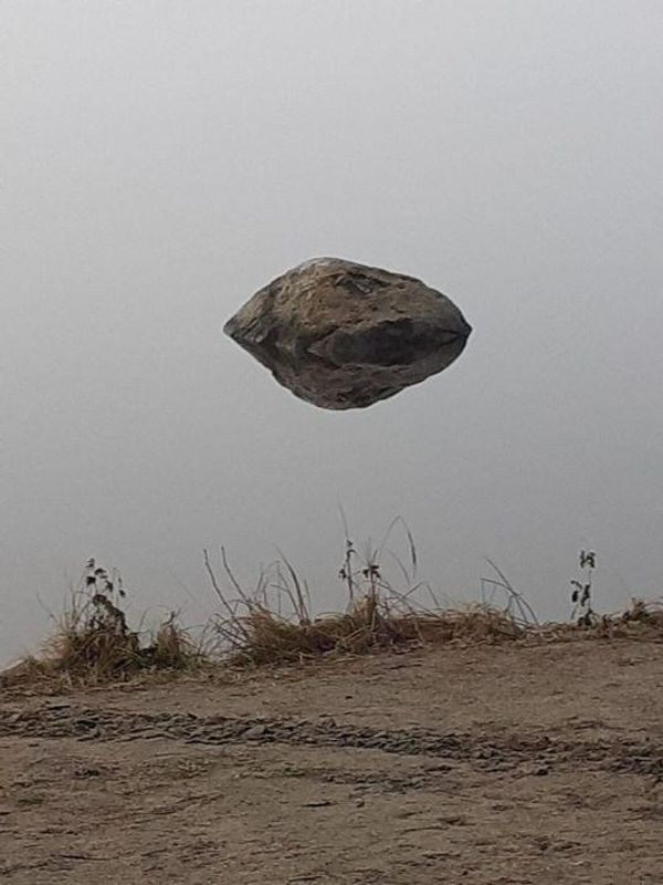 Deconstructing the Illusion: The Truth Behind the Viral ‘Rock Floating in Air’ Image