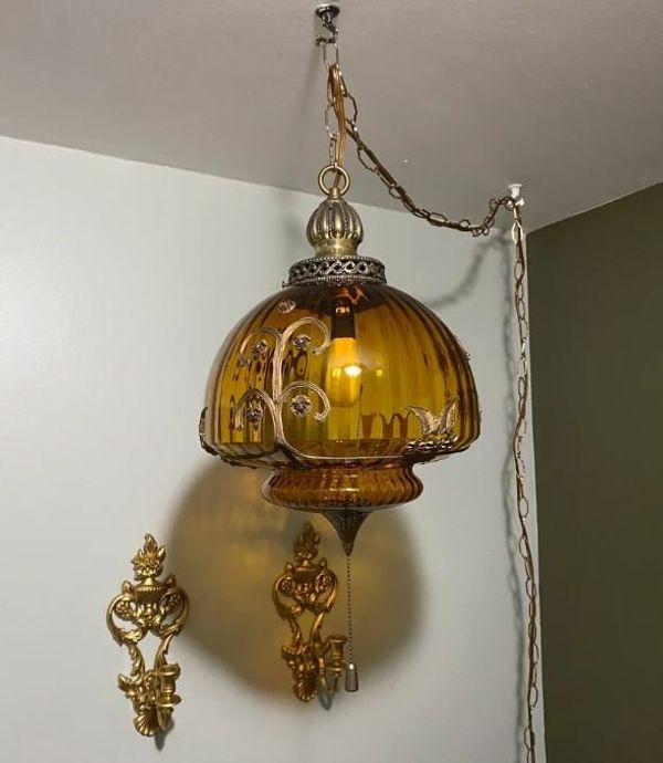 Reviving ’70s Vibes: The Hanging Lamp