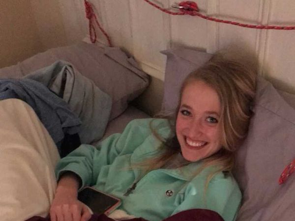 Guy Texts Photo Of Girlfriend To His Mom, Doesn’t See ‘Tiny’ Detail On Bed