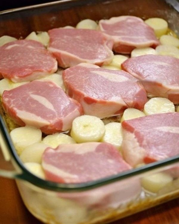 Creamy Pork Chops and Potatoes: A Delightful Recipe for a Memorable Family Dinner