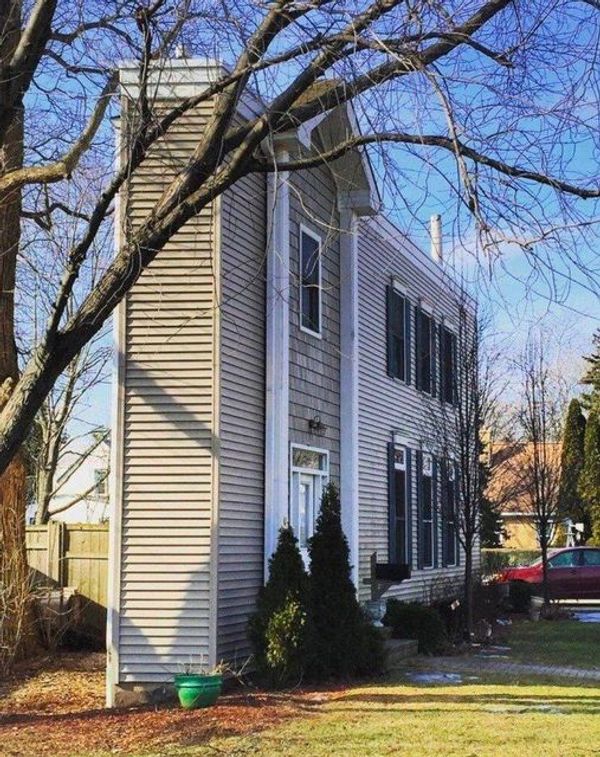 “Dream Home in a Tiny Space”: Discovering Chicago’s Unusual Narrow House